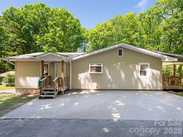 146 Fairmont Road, Candler, NC 28715