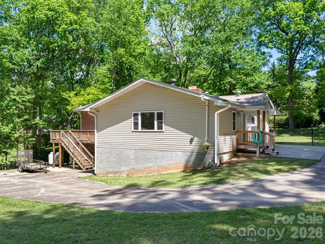 146 Fairmont Road, Candler, NC 28715