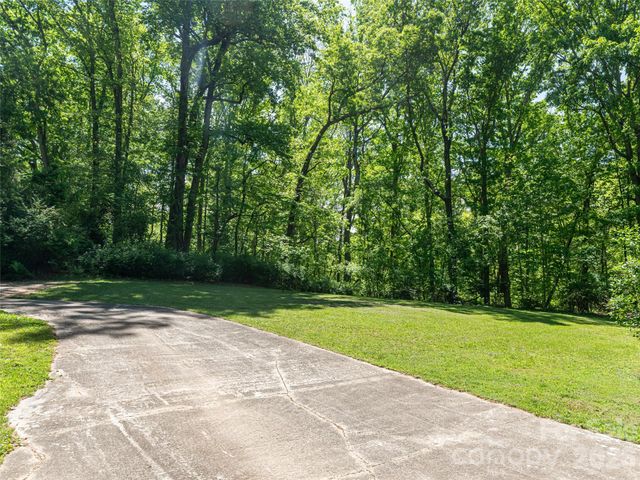 146 Fairmont Road, Candler, NC 28715