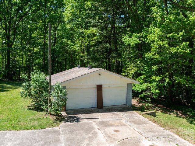 146 Fairmont Road, Candler, NC 28715