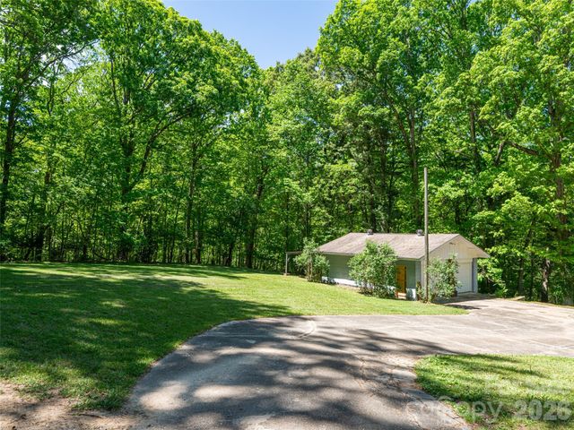 146 Fairmont Road, Candler, NC 28715