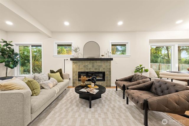 10733 Interlake Avenue N, Seattle, WA 98133