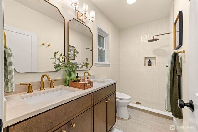 10733 Interlake Avenue N, Seattle, WA 98133