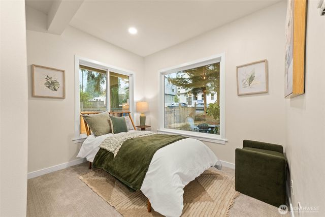10733 Interlake Avenue N, Seattle, WA 98133