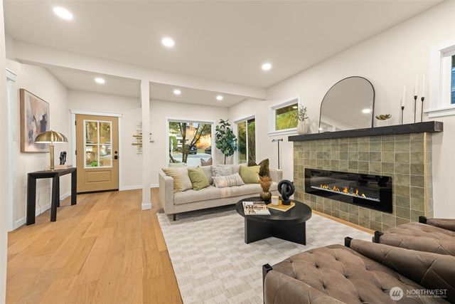10733 Interlake Avenue N, Seattle, WA 98133