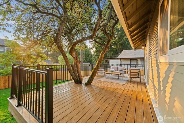 10733 Interlake Avenue N, Seattle, WA 98133