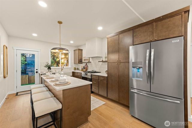 10733 Interlake Avenue N, Seattle, WA 98133