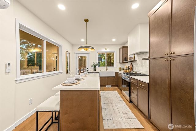10733 Interlake Avenue N, Seattle, WA 98133
