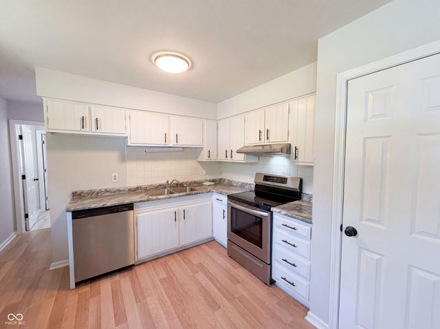 2883 S Wollenweber Road, New Palestine, IN 46163