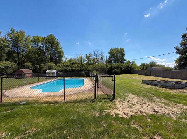 2883 S Wollenweber Road, New Palestine, IN 46163