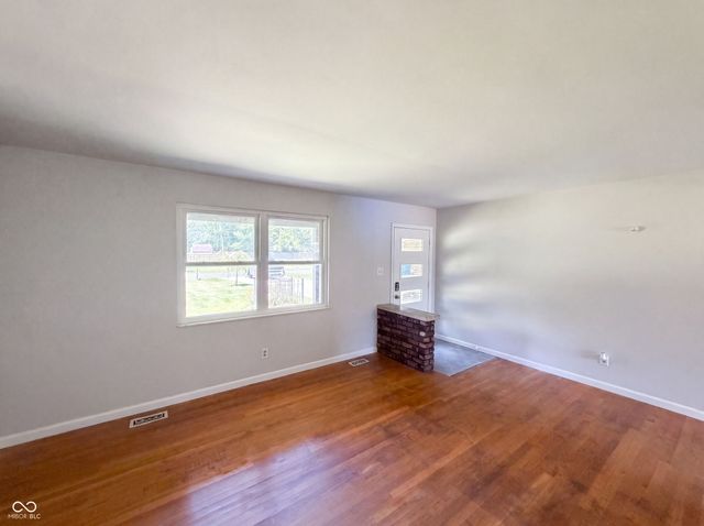 2883 S Wollenweber Road, New Palestine, IN 46163