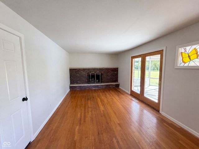 2883 S Wollenweber Road, New Palestine, IN 46163