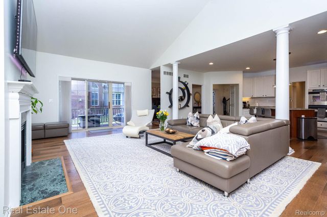 3585 Winding Brook Circle 89, Rochester Hills, MI 48309