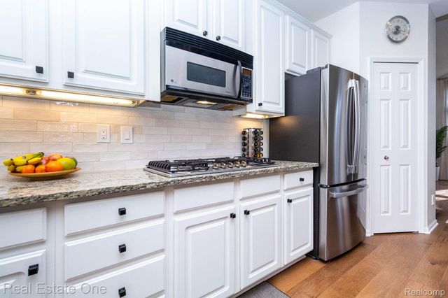 3585 Winding Brook Circle 89, Rochester Hills, MI 48309
