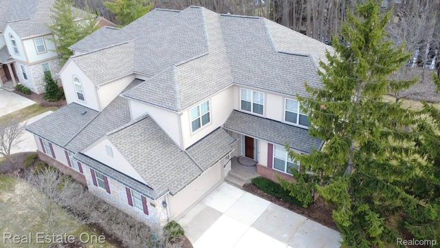 3585 Winding Brook Circle 89, Rochester Hills, MI 48309