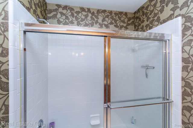 3585 Winding Brook Circle 89, Rochester Hills, MI 48309