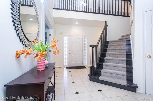 3585 Winding Brook Circle 89, Rochester Hills, MI 48309