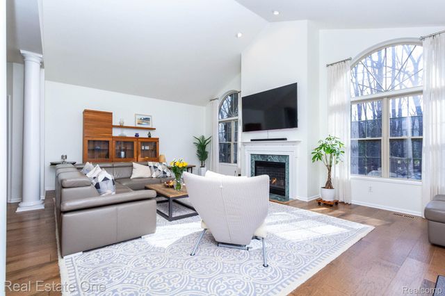 3585 Winding Brook Circle 89, Rochester Hills, MI 48309