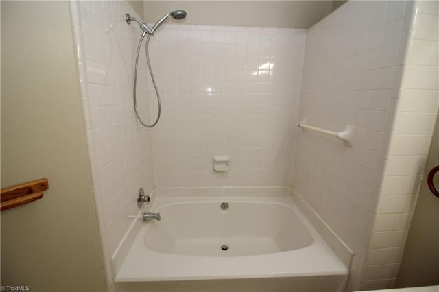 28 Cedar Knoll Drive, Greensboro, NC 27407