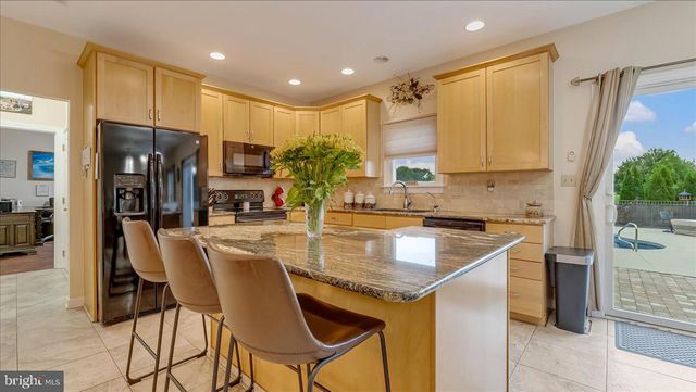2804 LEHIGH LN, Nazareth, PA 18064