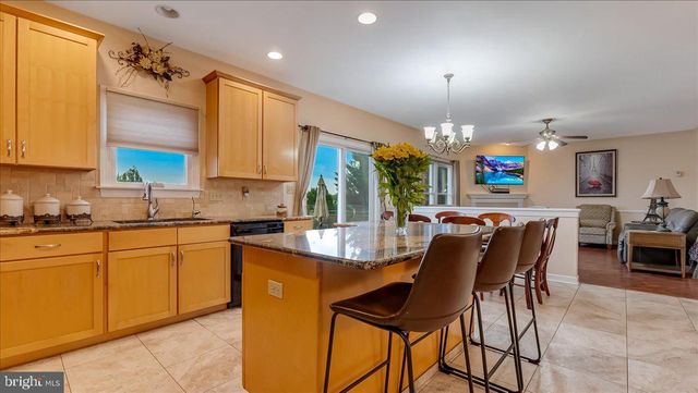 2804 LEHIGH LN, Nazareth, PA 18064