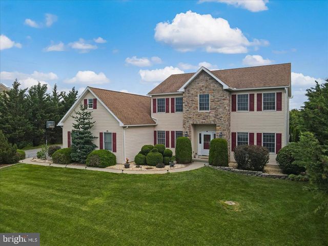 2804 LEHIGH LN, Nazareth, PA 18064