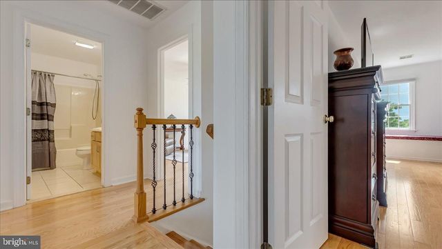 2804 LEHIGH LN, Nazareth, PA 18064