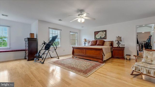 2804 LEHIGH LN, Nazareth, PA 18064