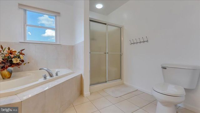 2804 LEHIGH LN, Nazareth, PA 18064