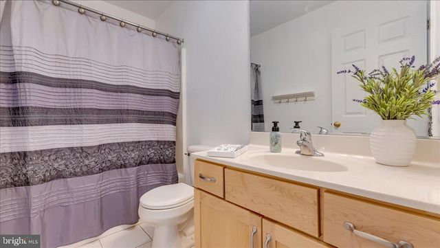 2804 LEHIGH LN, Nazareth, PA 18064