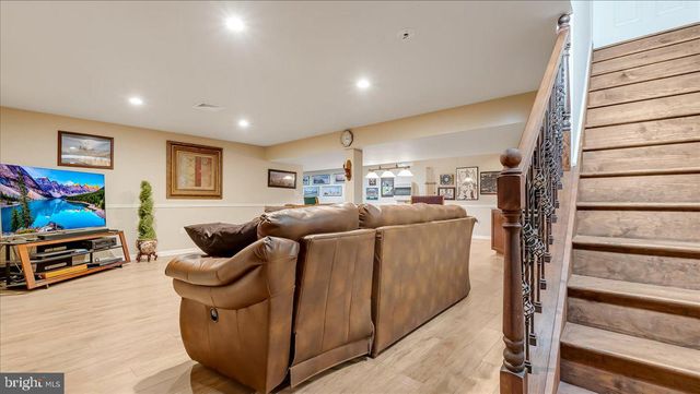 2804 LEHIGH LN, Nazareth, PA 18064