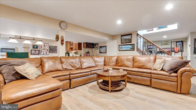 2804 LEHIGH LN, Nazareth, PA 18064