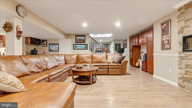 2804 LEHIGH LN, Nazareth, PA 18064
