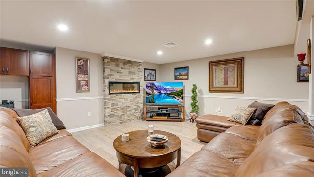2804 LEHIGH LN, Nazareth, PA 18064
