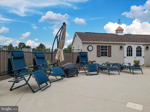 2804 LEHIGH LN, Nazareth, PA 18064