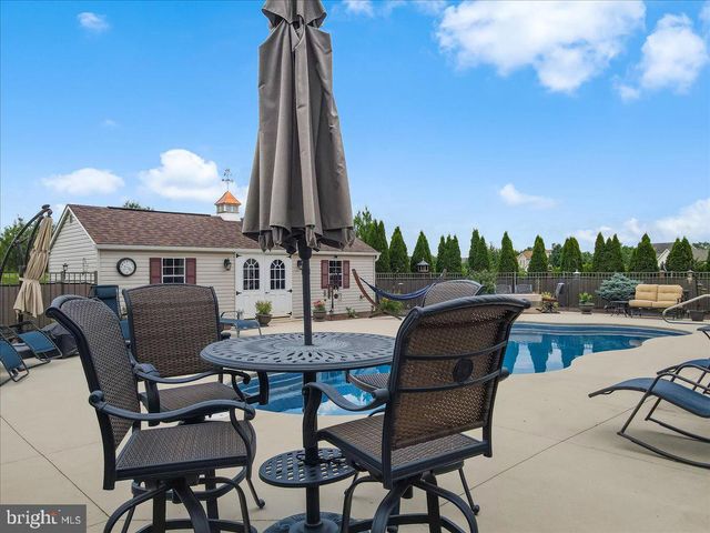 2804 LEHIGH LN, Nazareth, PA 18064