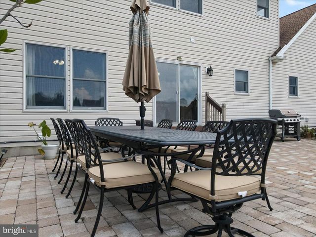 2804 LEHIGH LN, Nazareth, PA 18064