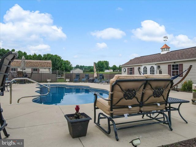 2804 LEHIGH LN, Nazareth, PA 18064