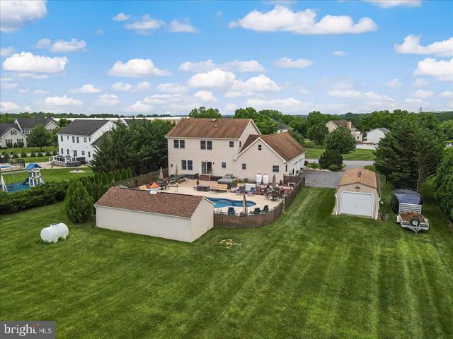 2804 LEHIGH LN, Nazareth, PA 18064