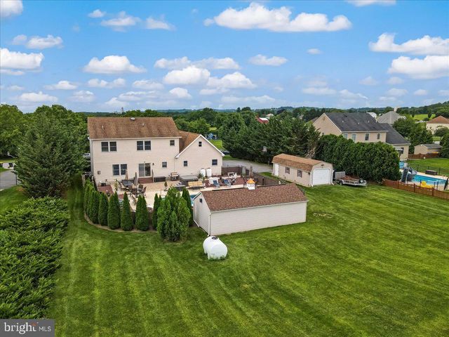 2804 LEHIGH LN, Nazareth, PA 18064