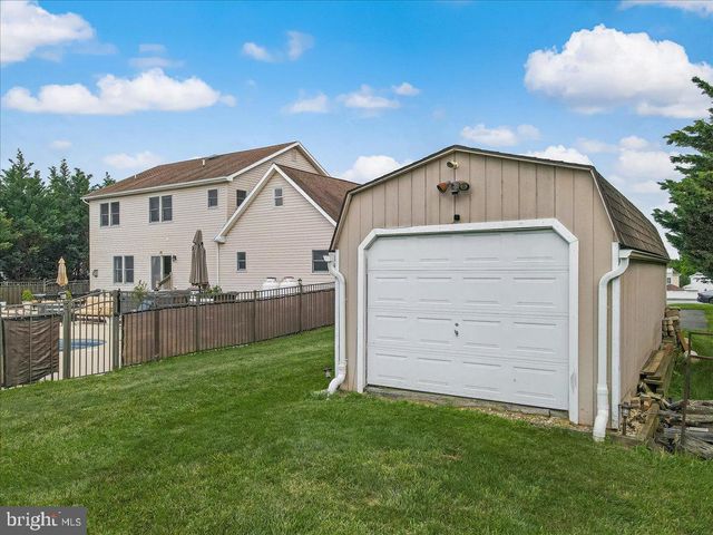 2804 LEHIGH LN, Nazareth, PA 18064