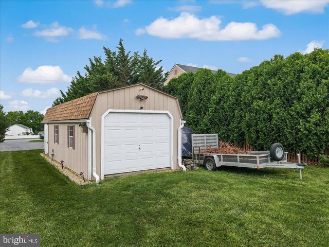2804 LEHIGH LN, Nazareth, PA 18064