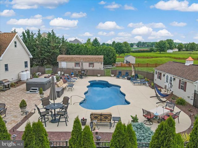 2804 LEHIGH LN, Nazareth, PA 18064