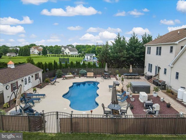 2804 LEHIGH LN, Nazareth, PA 18064