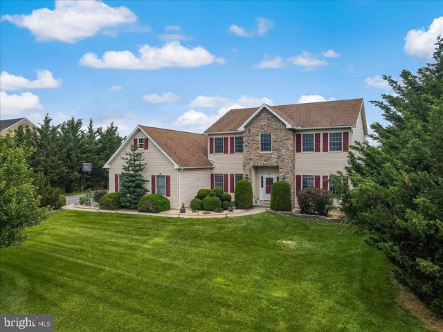2804 LEHIGH LN, Nazareth, PA 18064