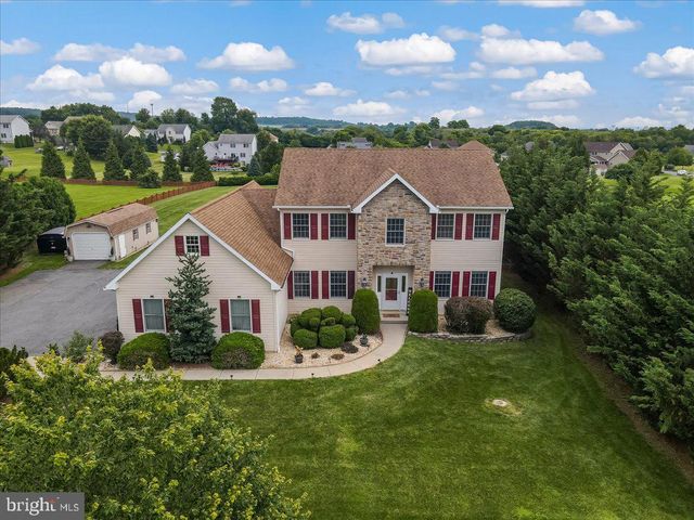 2804 LEHIGH LN, Nazareth, PA 18064