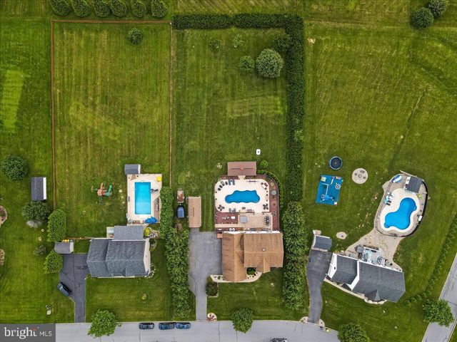 2804 LEHIGH LN, Nazareth, PA 18064