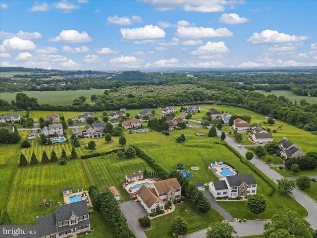 2804 LEHIGH LN, Nazareth, PA 18064