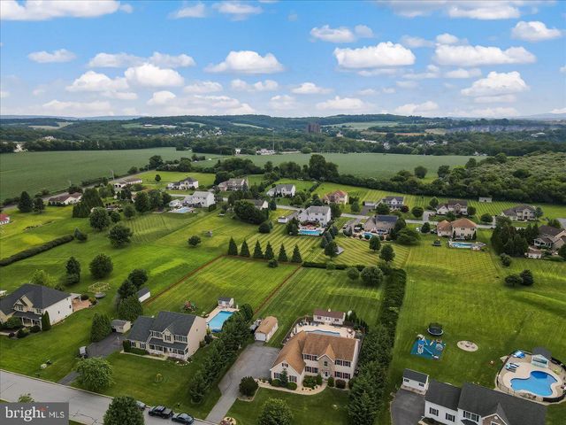 2804 LEHIGH LN, Nazareth, PA 18064