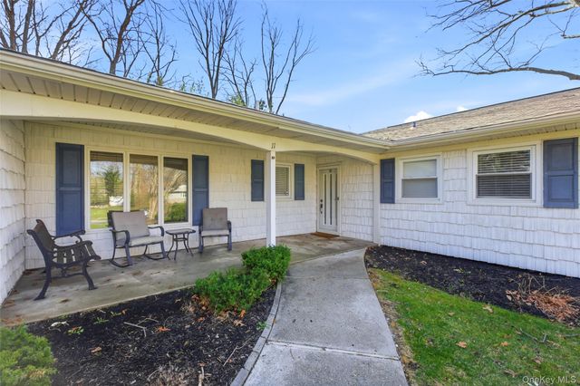 11 Shadetree Lane, Stony Brook, NY 11790
